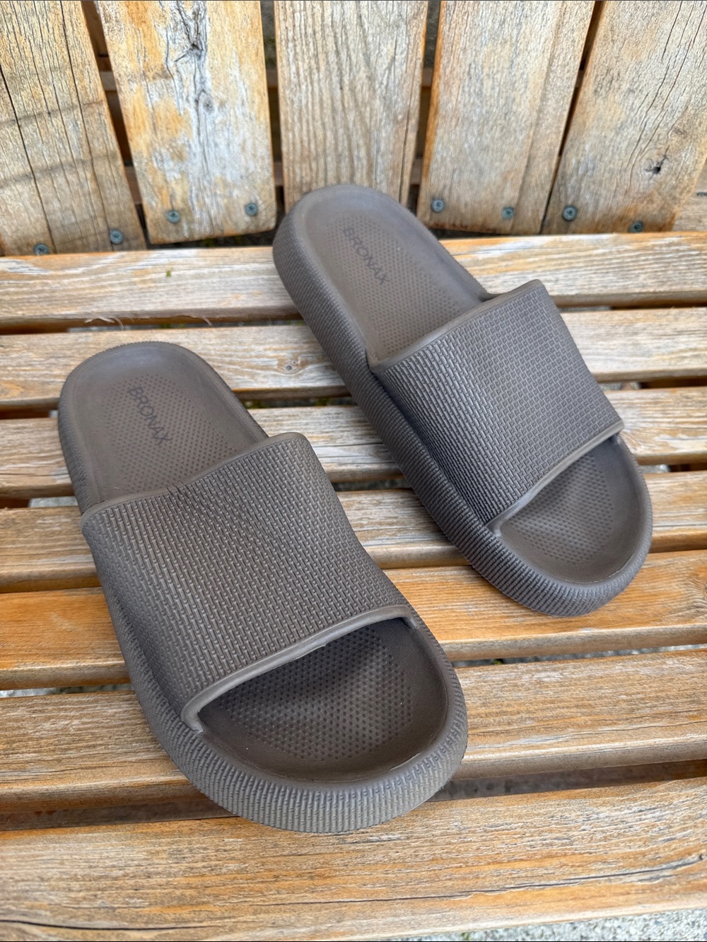 Bronax Extremely Comfy Pillow Slides Sandals Neutral Brown 39-40 Women's size 8
